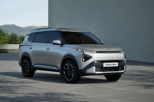 Hiểu kỹ về nhu cầu, KIA có mẫu MPV giá chỉ 320 triệu, có trang bị giống xe sang, khách Việt nhìn sẽ thích