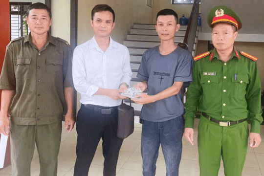 Nhận trình báo từ cụ ông 72 tuổi về túi xách chứa 100 triệu đồng, công an lập tức vào cuộc xác minh