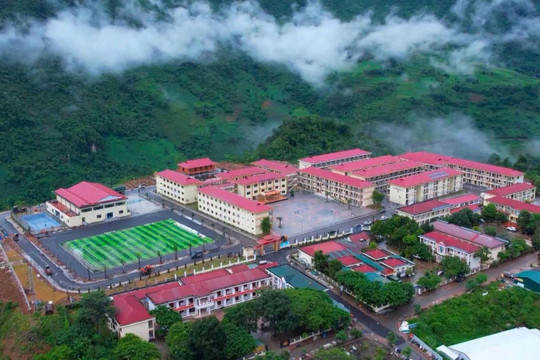 Choáng ngợp ngôi trường 260 tỷ do Bộ Công an xây dựng ở vùng biên giới: Ẩn mình giữa mây núi, quy mô hơn 1.100 học sinh