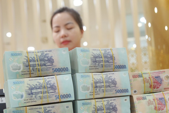 Bức tranh tài khóa khởi sắc: Thu ngân sách tăng 16%, chi đầu tư công bứt tốc gần 24%