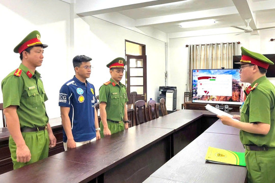 Khởi tố chủ cửa hàng TN Luxury, điều tra 1.820 sản phẩm quần áo, túi xách, thắt lưng…