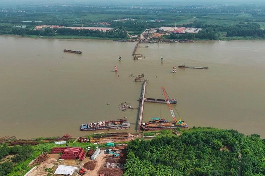 Cây cầu vượt sông Hồng hơn 3.400 tỷ đồng có diễn biến mới, hạ tầng kết nối sắp được hoàn thiện