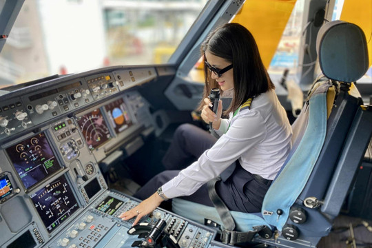 Nữ phi công đầu tiên của Bamboo Airways từng là diễn viên nổi tiếng: Đầu tư 6 tỷ đồng học bay, từ chối hãng hàng không châu Âu để về Việt Nam làm việc