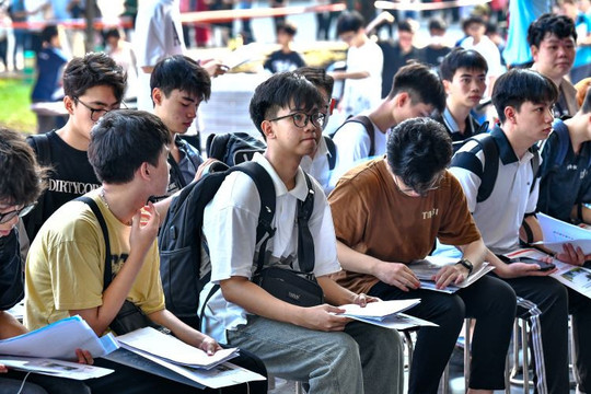 Sinh viên đang đi học được Nhà nước hỗ trợ 975.000 đồng mỗi tháng từ năm 2026: Ai đủ điều kiện, áp dụng ở đâu?