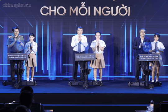 Thủ tướng yêu cầu các ngân hàng tích hợp tính năng bảo vệ, cảnh báo lừa đảo tự động miễn phí cho người dân
