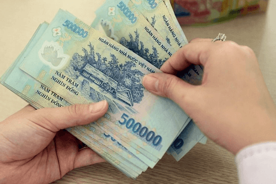 Mỗi Đảng viên được nhận mức tiền 25.300.000 đồng cùng Huy hiệu, ai thuộc nhóm đối tượng hưởng, áp dụng từ khi nào?