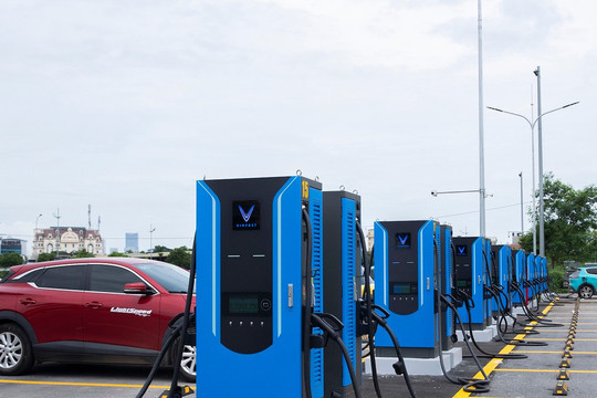 Vì sao ì ạch làm hạ tầng sạc xe điện trên cao tốc Bắc - Nam?