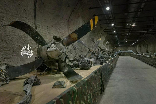 Iran lần đầu công khai xác tiêm kích F-15 của Mỹ