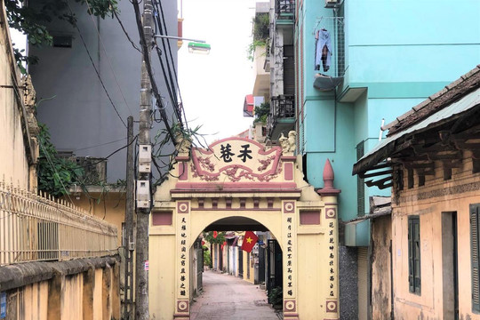 Việt Nam sở hữu một ngôi làng 'vẽ ra quan' gần 1.000 năm tuổi, từng được báo Mỹ ca ngợi, có đặc sản nem chua nổi tiếng