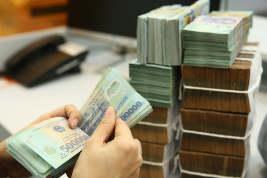 Mỗi cán bộ, công chức, viên chức được nhận 5.000.000 đồng/tháng, ai thuộc nhóm đối tượng hưởng và áp dụng tại đâu?