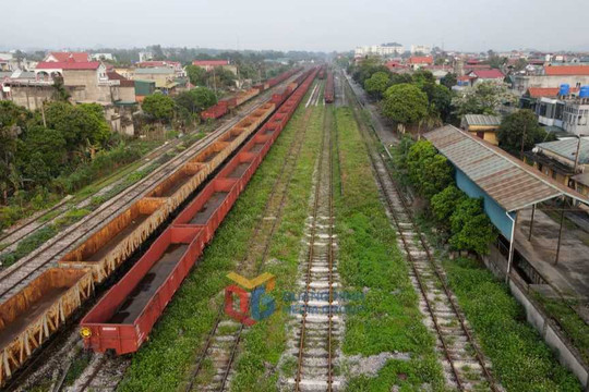 Cử tri đề nghị sớm tái khởi động dự án tuyến đường sắt đã trì hoãn hơn chục năm, Bộ Xây dựng lên tiếng
