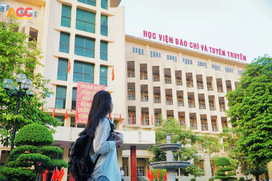 Điểm chuẩn Báo chí giảm mạnh: Thay đổi từ cách tuyển sinh đến thị trường việc làm