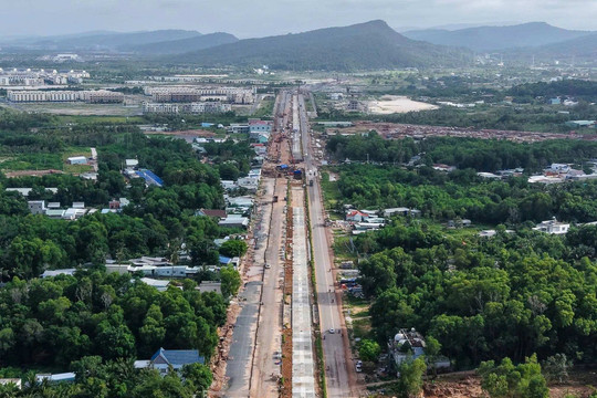 ‘Thần tốc’ thi công tuyến tàu điện đầu tiên tại Phú Quốc