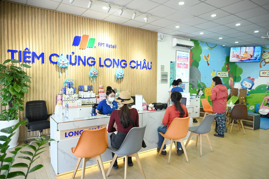 Cổ phiếu doanh nghiệp vận hành gần 2.900 nhà thuốc và trung tâm tiêm chủng Long Châu nổi sóng, tăng gần 40% sau hơn hai tuần