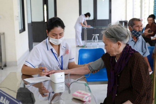 Bác sĩ về xã làm được hỗ trợ 150 triệu đồng, một địa phương chơi lớn 'săn' nhân lực chất lượng cao