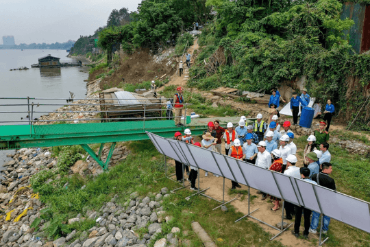Chủ tịch Hà Nội thị sát 7 dự án cầu vượt sông Hồng, trực tiếp thúc tiến độ nhóm Vincons, Đèo Cả, Delta, Trung Chính...