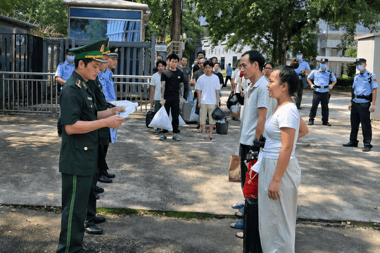 Tiếp nhận 27 công dân Việt Nam từ Trung Quốc