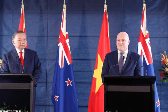 Tổng Bí thư, Chủ tịch nước Tô Lâm và Thủ tướng New Zealand gặp gỡ báo chí và chứng kiến trao các văn kiện hợp tác