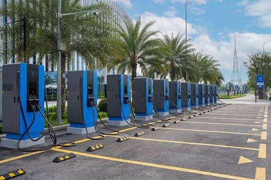 Bộ Công Thương đề xuất quy chuẩn cho hạ tầng trạm sạc xe điện