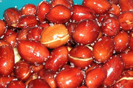 Lời khuyên cho những người hay uống rượu bia với lạc rang