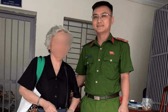 Nhận tin cụ bà 76 tuổi rút 600 triệu đồng, công an lập tức đến ngân hàng xác minh, mời về trụ sở làm việc