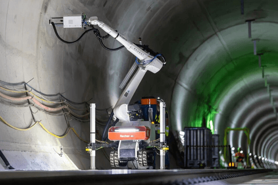 Huy động robot thay con người khoan gần 9.000 lỗ suốt 8 tiếng cho dự án cải tạo đường hầm dài 2.500m