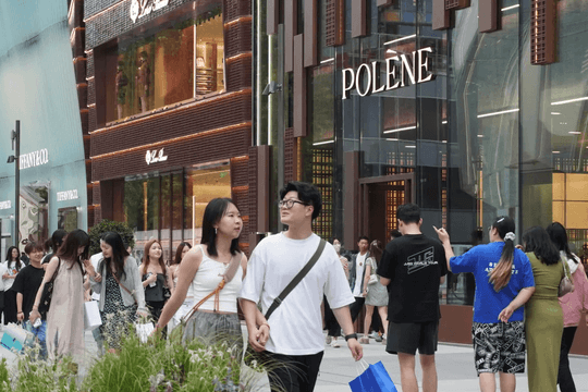 Nền kinh tế lớn thứ 2 thế giới 'lung lay': Người dân chật vật tìm việc, sức mua ngày càng suy yếu