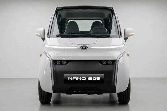Ôtô điện 2 chỗ giá rẻ hơn cả Honda SH 350i chạy thử tại nhà máy Hưng Yên
