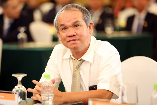Bán chuối 300.000 đồng/quả, bầu Đức thưởng 800 triệu cho nhân sự ‘khó tuyển hơn giám đốc ngân hàng’, tuyên bố thêm sẽ có nhiều tri ân