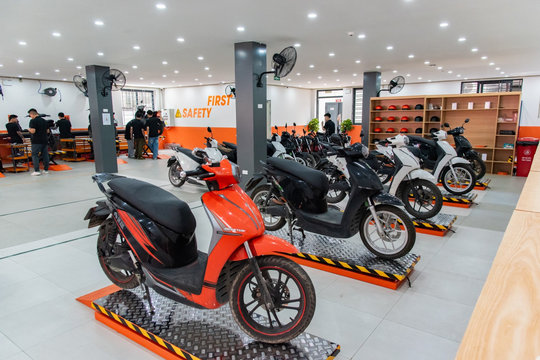 Cận cảnh 'siêu xưởng' Dat Bike lớn nhất miền Bắc: Rộng 1.000m², xử lý 70 xe cùng lúc, phụ tùng dòng đã ngừng bán vẫn có sẵn