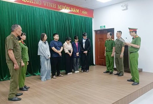 Cơ sở Spa dùng bác sĩ giả để hù dọa khách hàng nhằm bán các gói điều trị đắt tiền