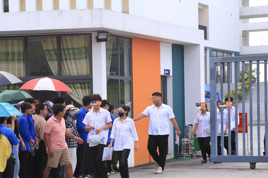 Điểm thi Toán của học sinh chuyên Tuyên Quang 'tụt dốc', chuyên gia nói gì?