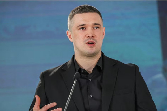 Cựu Bộ trưởng Quốc phòng Ukraine bất ngờ kêu gọi tổ chức bầu cử, thách thức Tổng thống Zelensky