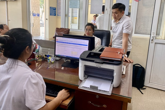 Mỗi cán bộ, công chức, viên chức được nhận 500.000 đồng/tháng, thực hiện trong 12 tháng, ai thuộc nhóm đối tượng hưởng?