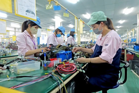 Nghỉ việc trước khi sinh, lao động nữ có thể 'ẵm' cùng lúc 2 khoản trợ cấp, điều kiện hưởng là gì?