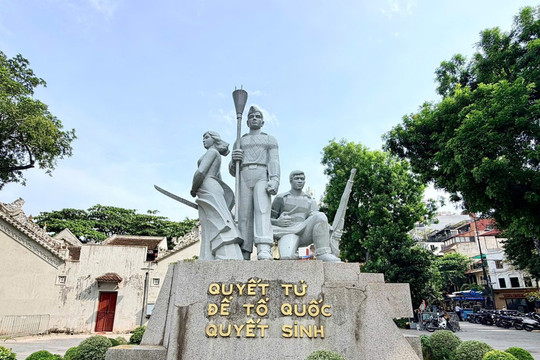 Hà Nội dự kiến di dời tượng đài ‘Quyết tử để Tổ quốc quyết sinh’