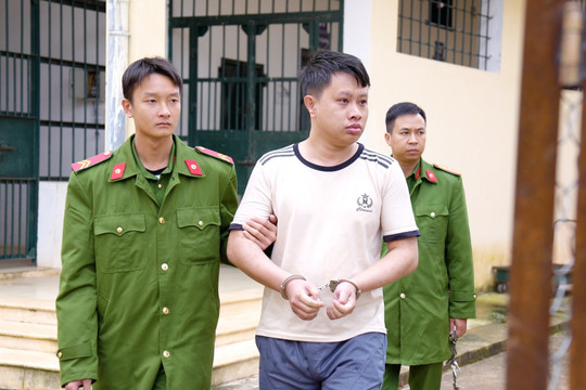 Bắt khẩn cấp Phạm Anh Tiến, sinh năm 1992 do liên quan đến 13 miếng vàng giả có chữ 'Kho bạc Nhà nước'