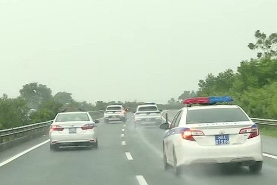 Thi bằng lái ô tô thêm nội dung về làn vượt xe: Hướng dẫn từ CSGT