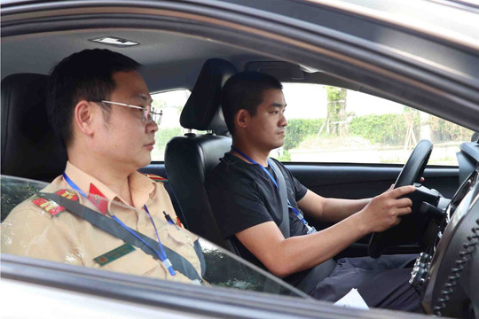 Sát hạch lái xe: Bổ sung bài thi vượt xe và chuyển làn trên đường trường