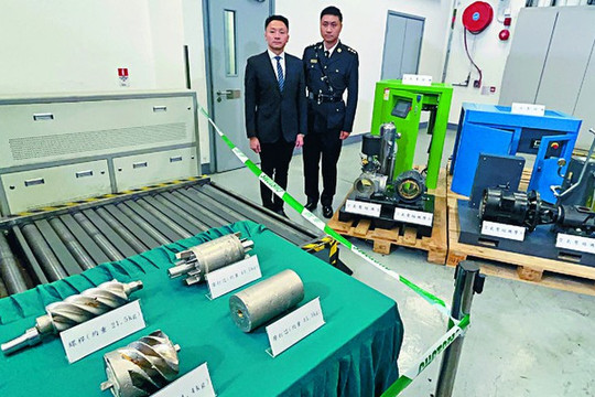Tịch thu 146kg vàng trị giá hơn 280 tỷ đồng của một Giám đốc doanh nghiệp ngay tại sân bay