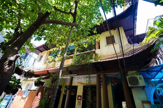 Căn biệt thự 'xuyên phố' rộng 700m² giữa phố cổ Hà Nội, từng là nhà riêng của đại gia nức tiếng đất Bắc, dùng thúng đựng vàng