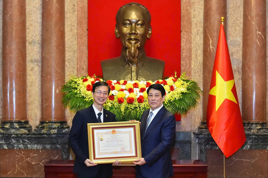 Thầy thuốc Nhân dân được đề nghị danh hiệu Công dân Thủ đô ưu tú: Phó giám đốc kiêm trưởng khoa, đứng lớp dạy 300 sinh viên mỗi năm và đào tạo 4 tiến sĩ, 15 thạc sĩ