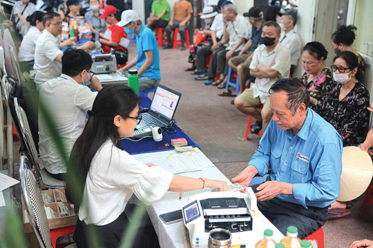 Nghỉ hưu trước tuổi năm 2026: Điều kiện nào được nghỉ sớm 5-10 tuổi, cách tính lương hưu và thủ tục ra sao?