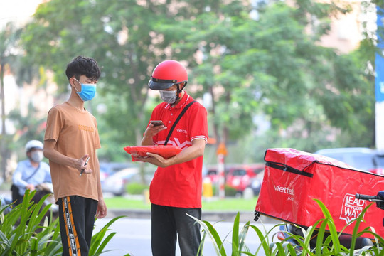 Doanh nghiệp đứng đầu thị trường chuyển phát Việt Nam tăng phụ phí xăng dầu lên 10%