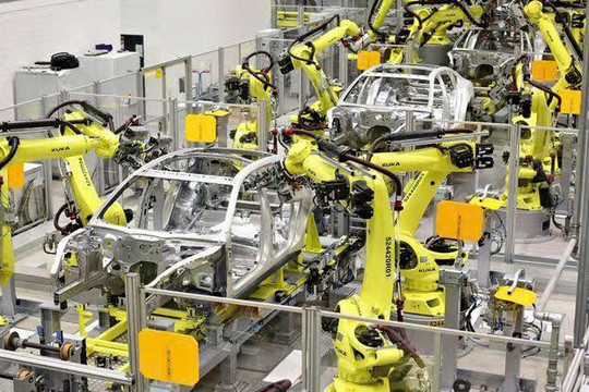 Robot hình người tràn vào các nhà máy sản xuất ô tô: Tesla, Hyundai, BMW đồng loạt tăng tốc, hàng triệu việc làm sẽ bị thay thế?