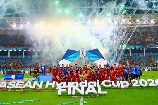 Việt Nam xưng vương ASEAN Cup 2026 và tình yêu dành cho bóng đá của hai 'nữ tướng'