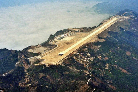 Phát hiện Trung Quốc san phẳng 65 ngọn núi, lấp 23 khe vực, xử lý hơn 24 triệu m³ đất đá để xây sân bay cấp 4C 'lơ lửng' giữa trời