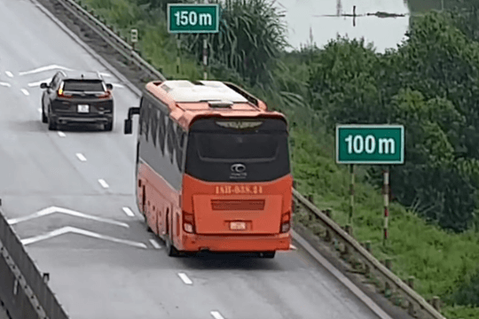 Làm sao để nhận biết khoảng cách an toàn trên cao tốc, những đoạn đường nào bị phạt?