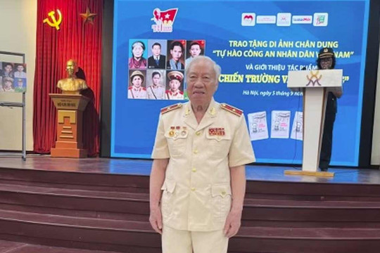 Gia đình đặc biệt của Việt Nam có hai mẹ con nhận danh hiệu Anh hùng cùng một ngày