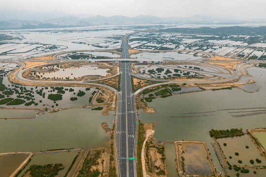 Tỉnh sắp trở thành thành phố trực thuộc Trung ương sở hữu nút giao rộng gấp 1,5 lần công viên Thống Nhất, kết nối trực tiếp đến siêu đô thị ESG++ đầu tiên trên thế giới